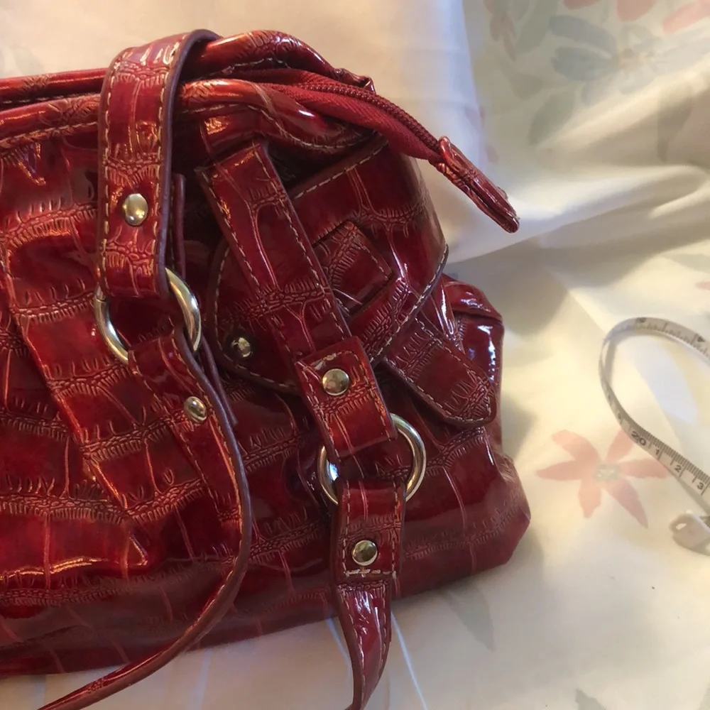 Vintage Sag Harbor Faux Croc Patent Leather Bag Red 13.5x4” - 8.5” drop